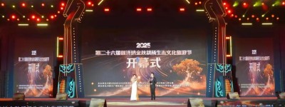 女中音歌唱家索伦嘎献艺额济纳胡杨节：天籁伴胡杨，盛典载深情