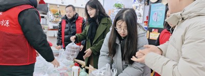 传承温暖二十载，“傻二凉皮”腊八送粥暖人心