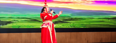 索伦嘎：用歌声传递力量，闪耀双盛会舞台