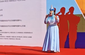 天籁传情助农兴 德艺双馨映初心——记女中音歌唱家索伦嘎助力天津小站稻开镰节演出盛况