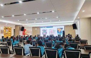 土门街道工农社区开展“墨香溢满园 妙笔润指尖”书画进校园活动