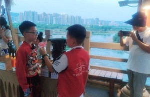 童声讲青铜 巧手启盲盒——宝鸡周文化旅游节上演非遗传承新课堂