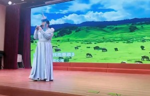 草原天籁响彻黄浦江畔——著名女中音歌唱家索伦嘎献唱外滩