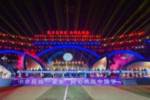 “歌游内蒙古 魅力乌拉特”第九届西部民歌会盛大开幕 女中音歌唱家索伦嘎献唱草原深情