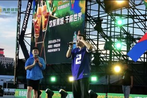 索伦嘎个人专场演唱会：草原天籁奏响青城，为啤酒节镌刻独特印记