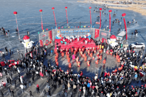 最美女中音歌唱家索伦嘎应邀出席塔尔湖冬捕节：冰湖盛景与文化交响