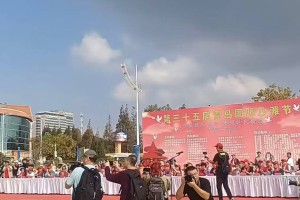 草原歌声汇滨海，民族之音遇山海｜歌唱家索伦嘎亮相第三十五届青岛国际沙滩节开幕式
