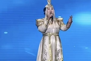 女中音歌唱家索伦嘎：用歌声传递力量 为时代谱写华章